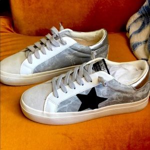 Size 6.5 vintage Havana sneakers